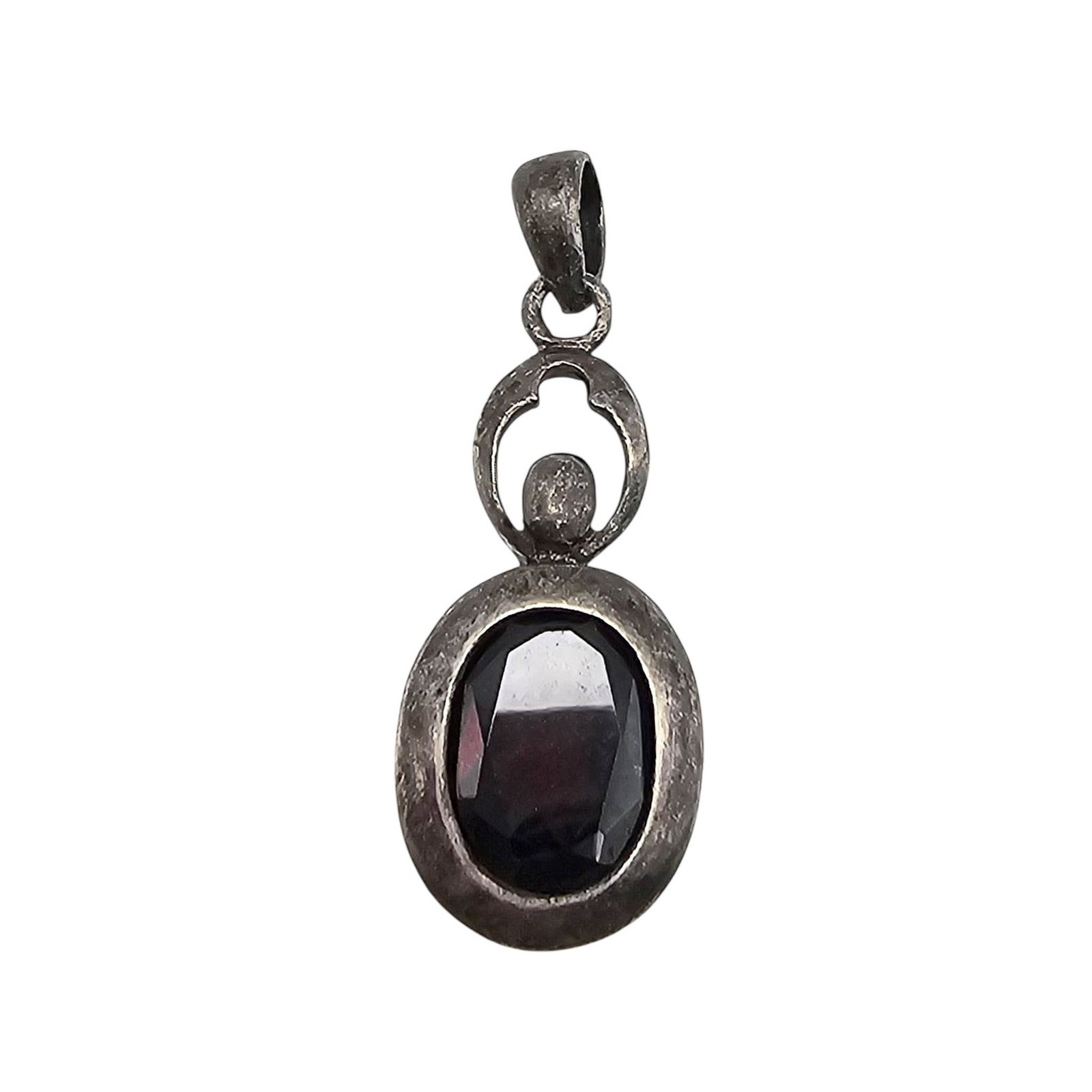 Garnet Sterling Silver Pendant 2.1 G: Garnet Sterling Silver Pendant 2.1 G