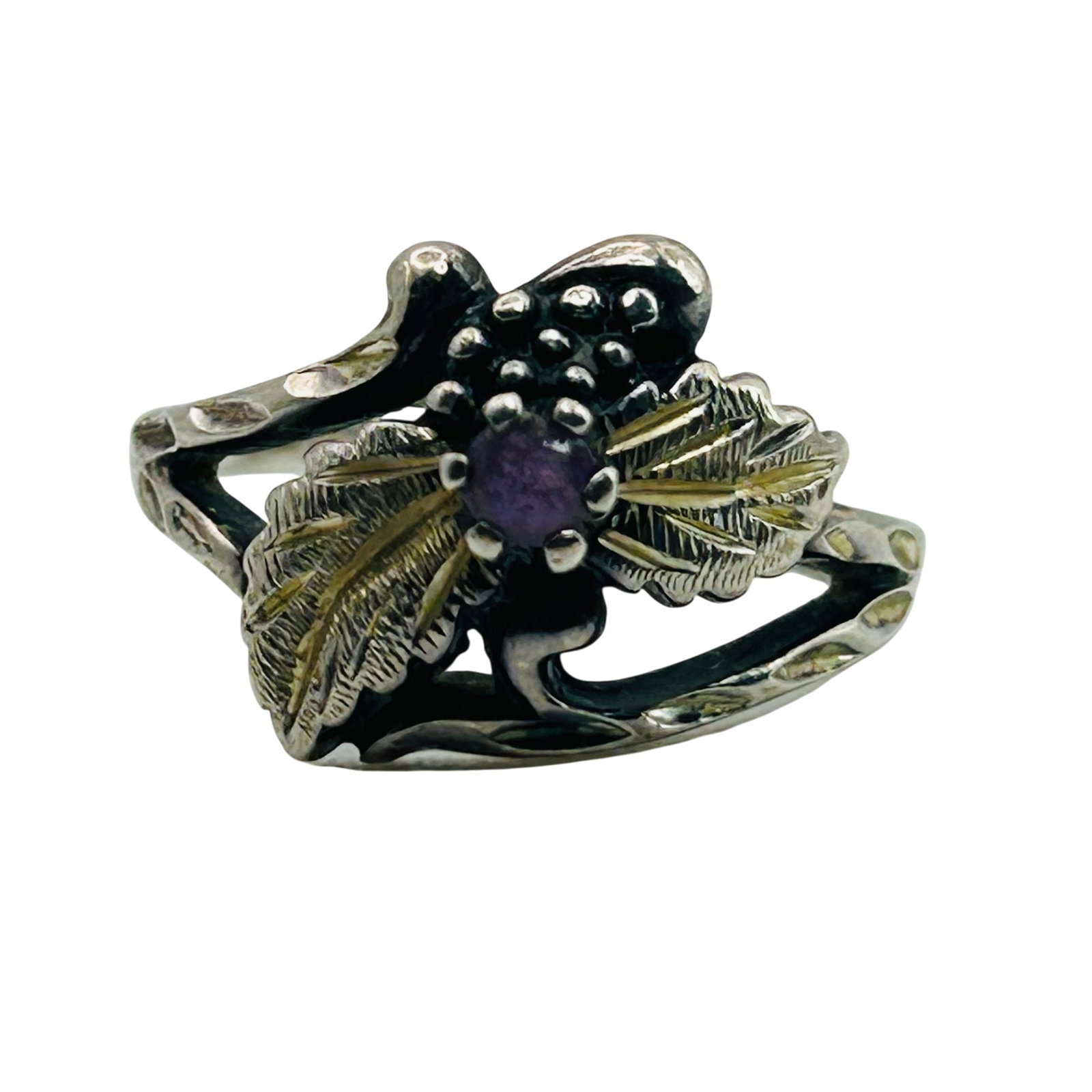 Wmco Sterling Amethyst Leaf Detail Ring Size 6: Wmco sterling amethyst leaf detail ring size 6. 3.2g
