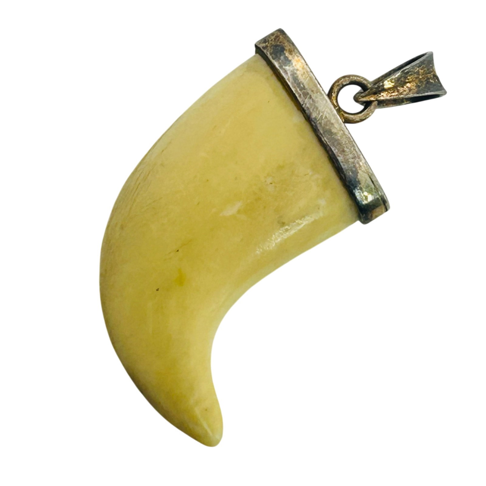 Sterling Carved Horn Pendant: Sterling carved horn pendant. 3.0g