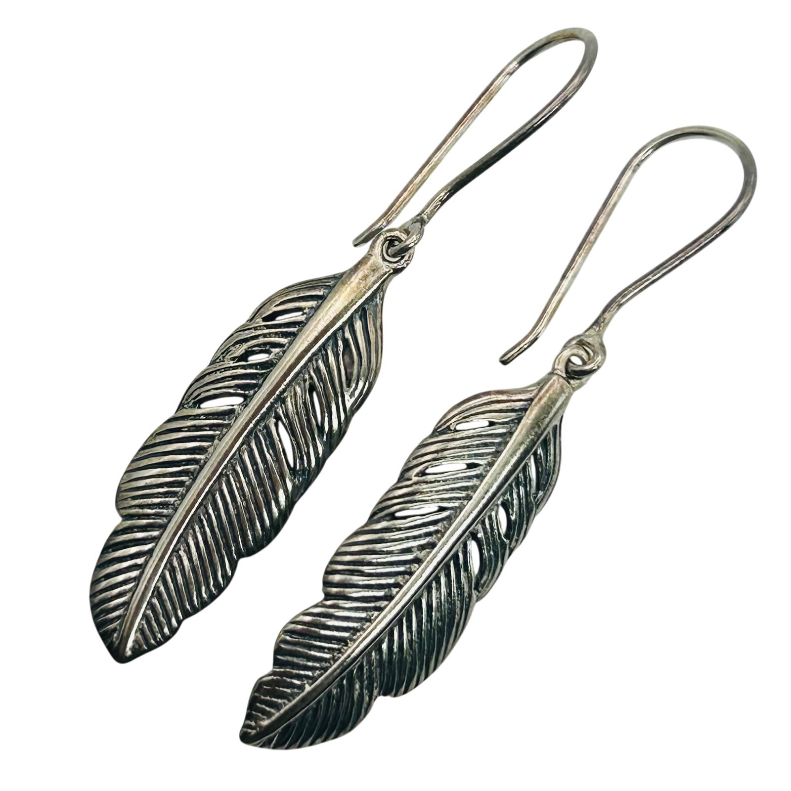 Silpada Sterling Leaf Hook Back Earrings: Silpada Sterling leaf hook back earrings. 6.3g