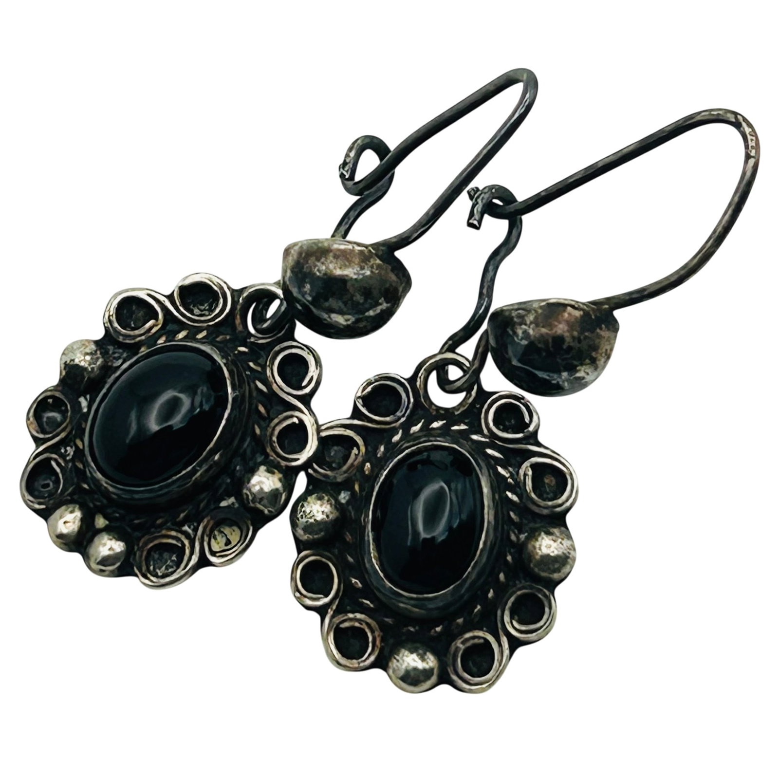 CC80 Sterling Black Stone Earrings: CC80 Sterling black stone earrings. 2.0g