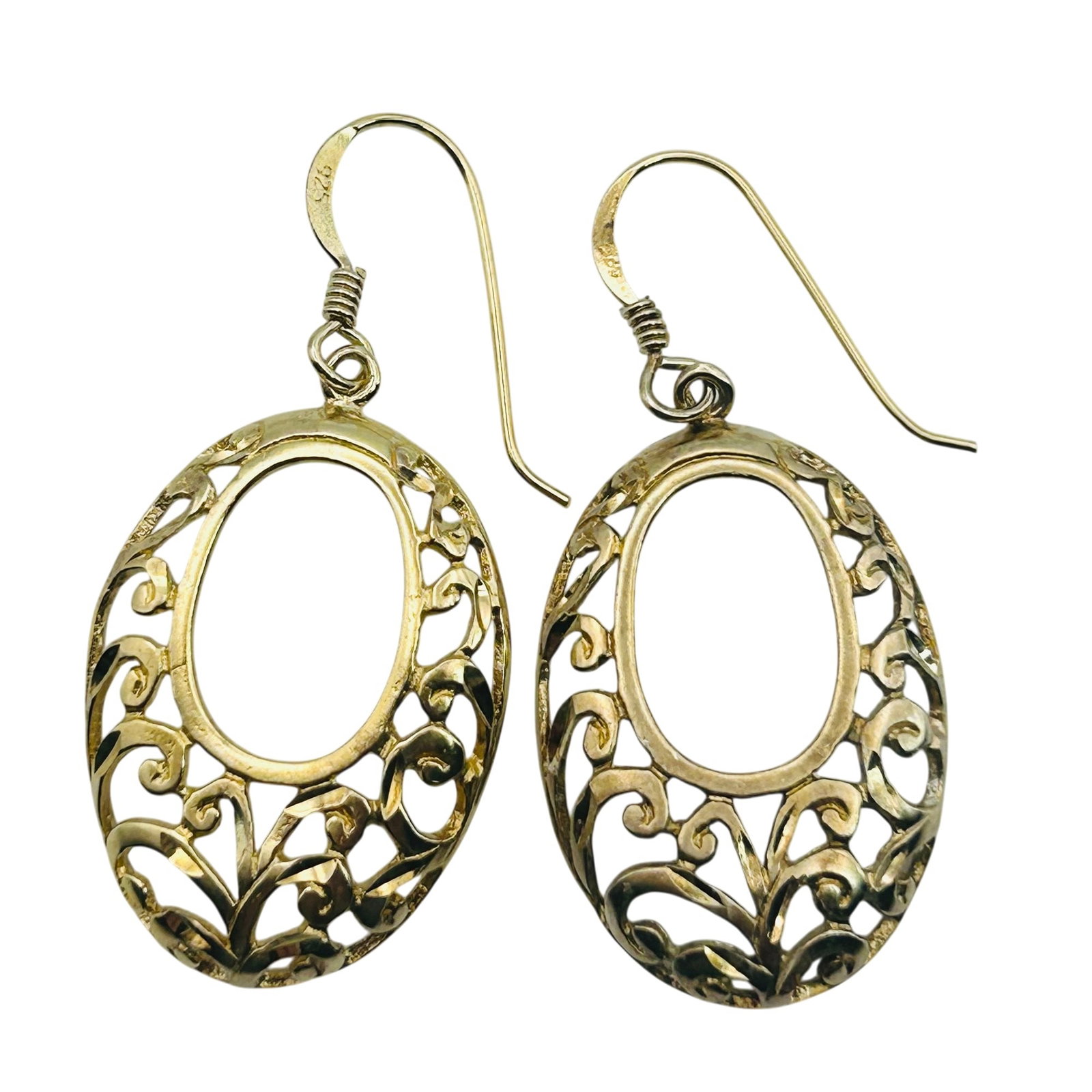 Sterling oval cut out Earrings: Sterling oval cut out earrings. 4.5g