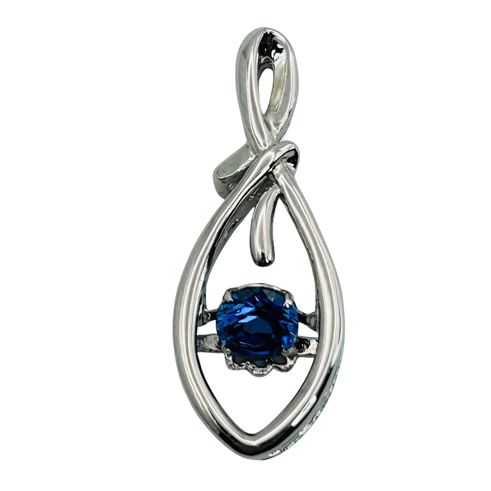 Sterling Sapphire Pendant: Sterling sapphire pendant. 2.6g