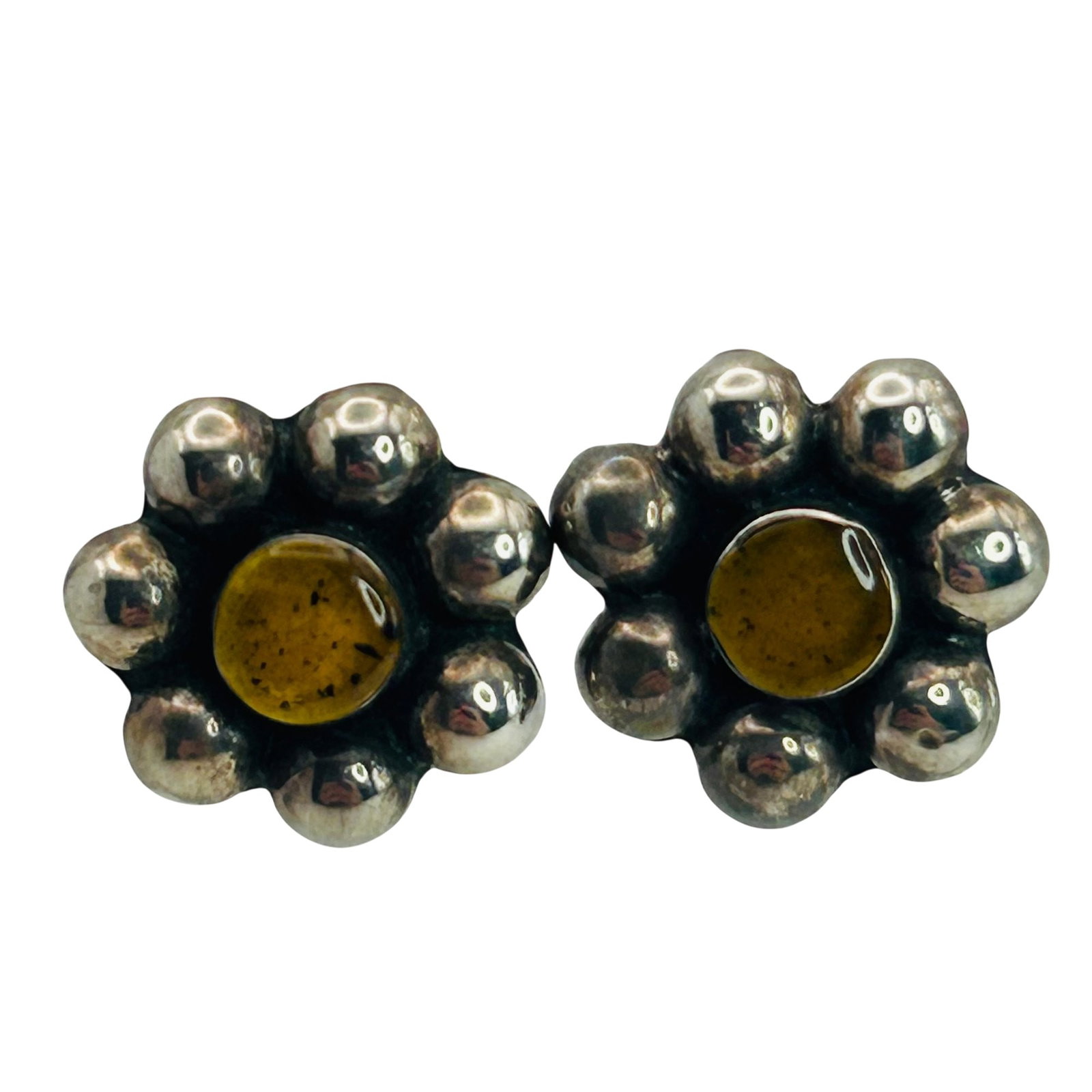 Sterling Amber Flower Stud Earrings: Sterling Amber flower stud earrings. 1.7g