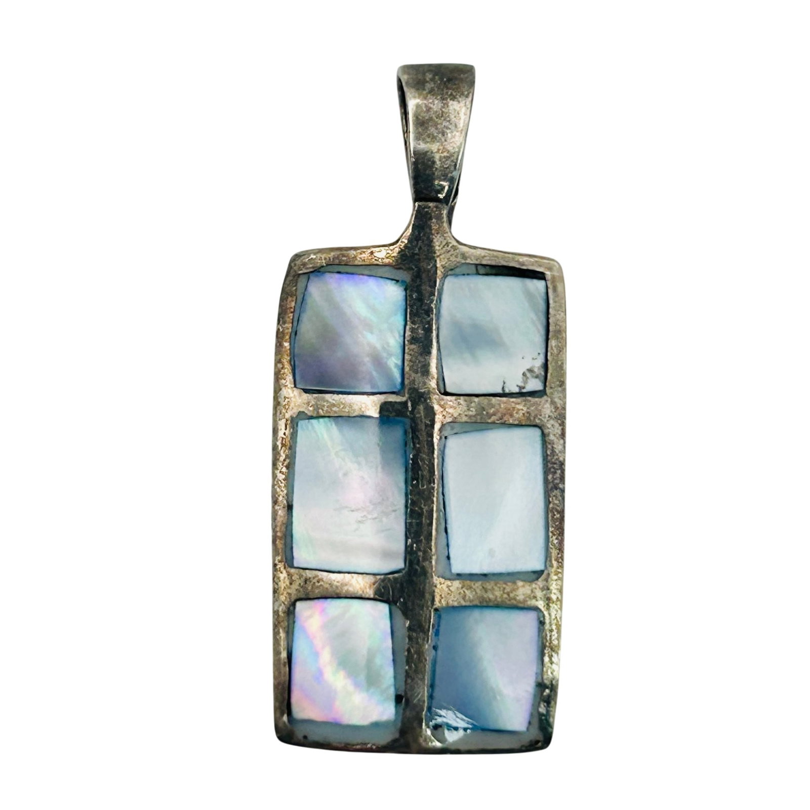 Sterling Mother Of Pearl Pendant: Sterling mother of pearl pendant. 3.4g