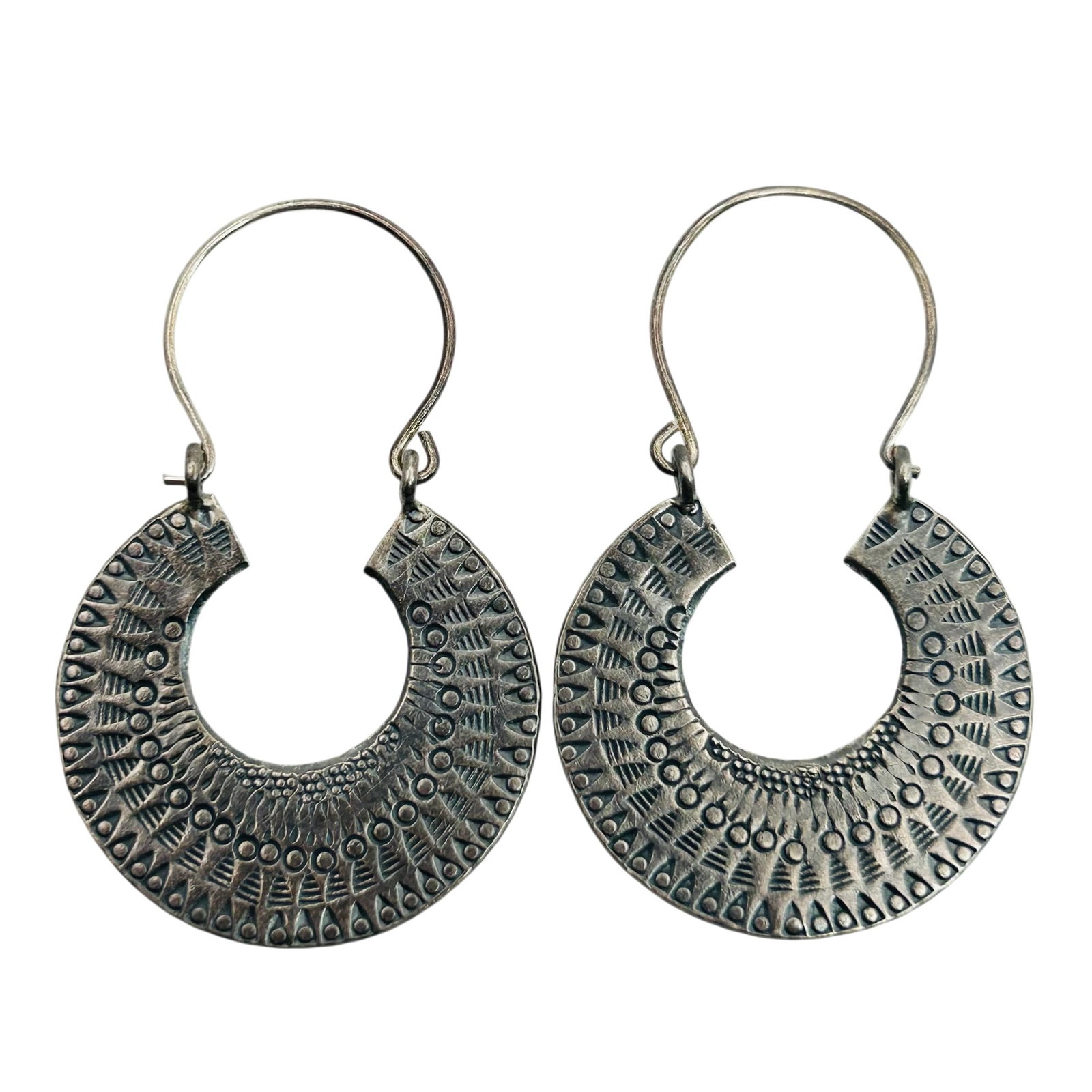 Sterling Round Decorative Earrings: Sterling round decorative earrings. 7.4g