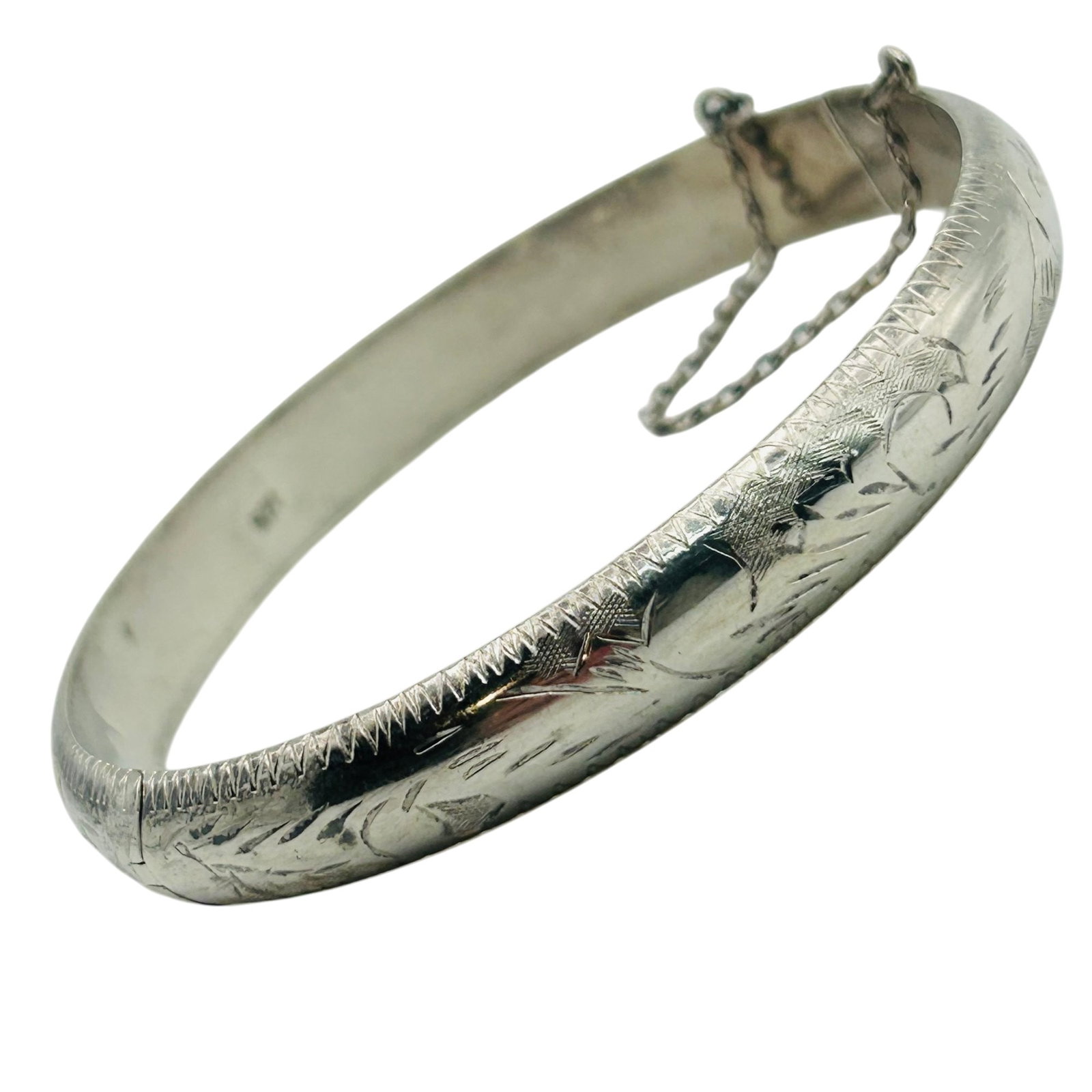 Sterling Bangle Bracelet: Sterling bangle bracelet. 10.4g