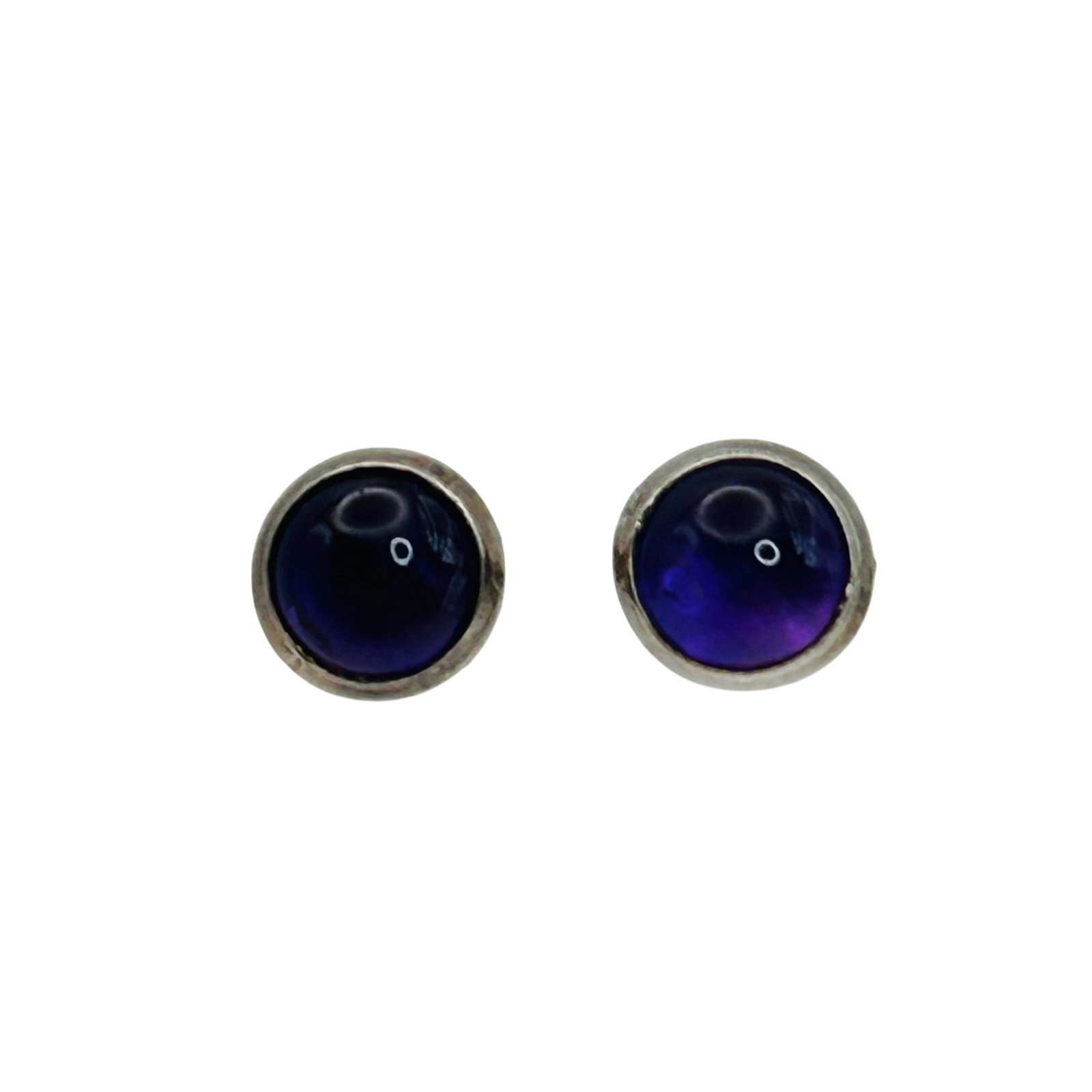 Sterling Amethyst Stud Earrings: Sterling amethyst stud earrings. 0.8g