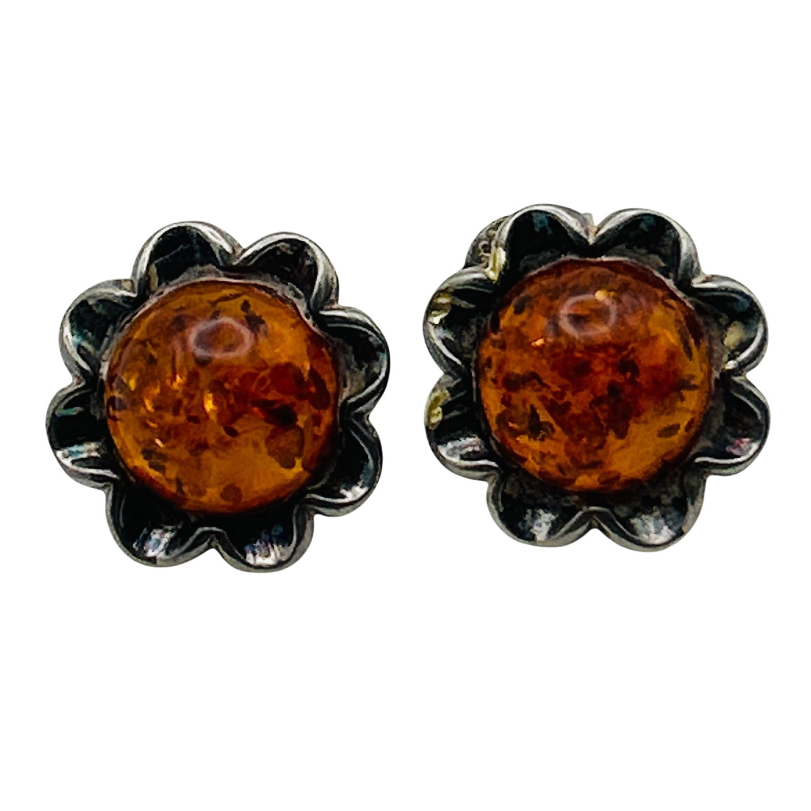 Sterling Amber Flower Stud Earrings: Sterling Amber flower stud earrings. 3.5g