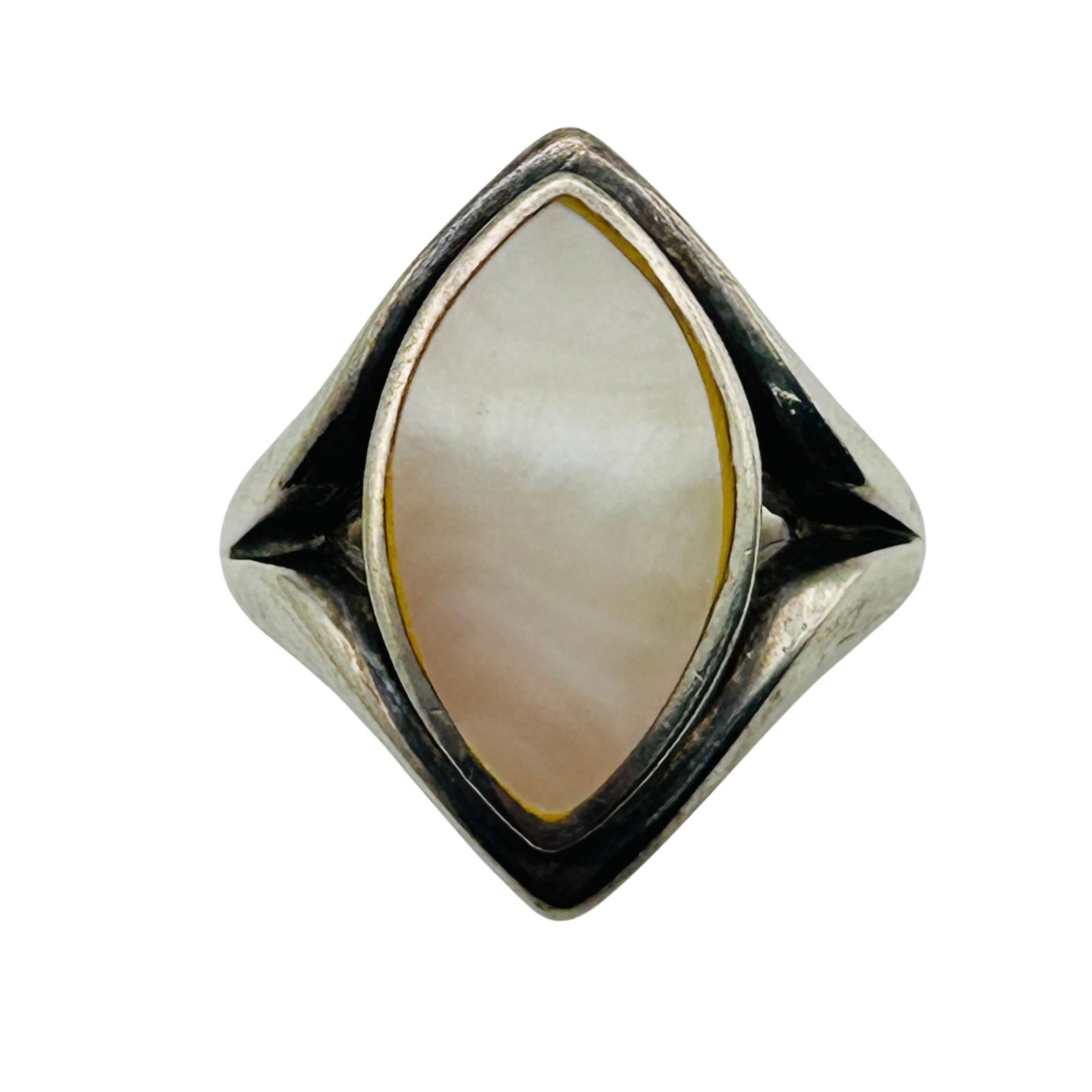 Sterling Mother Of Pearl Marquise Cut Ring Size 6: Sterling Mother Of Pearl Marquise Cut Ring Size 6. 4.4g