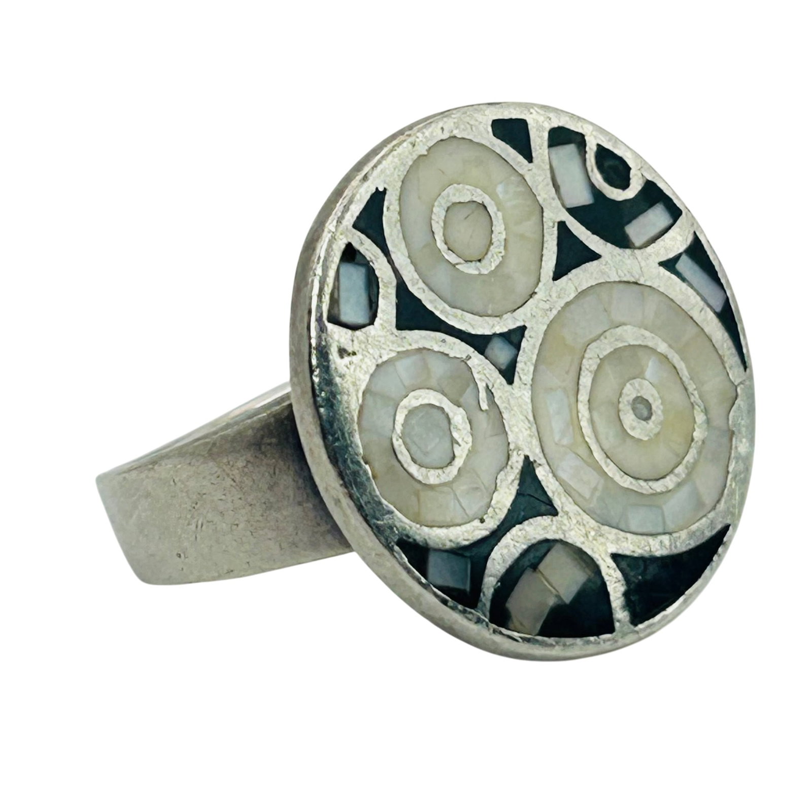 Sterling Round Inlay Stone Ring Size 6: Sterling mother of pearl and onyx inlay stone Ring Size 6. 7.8g