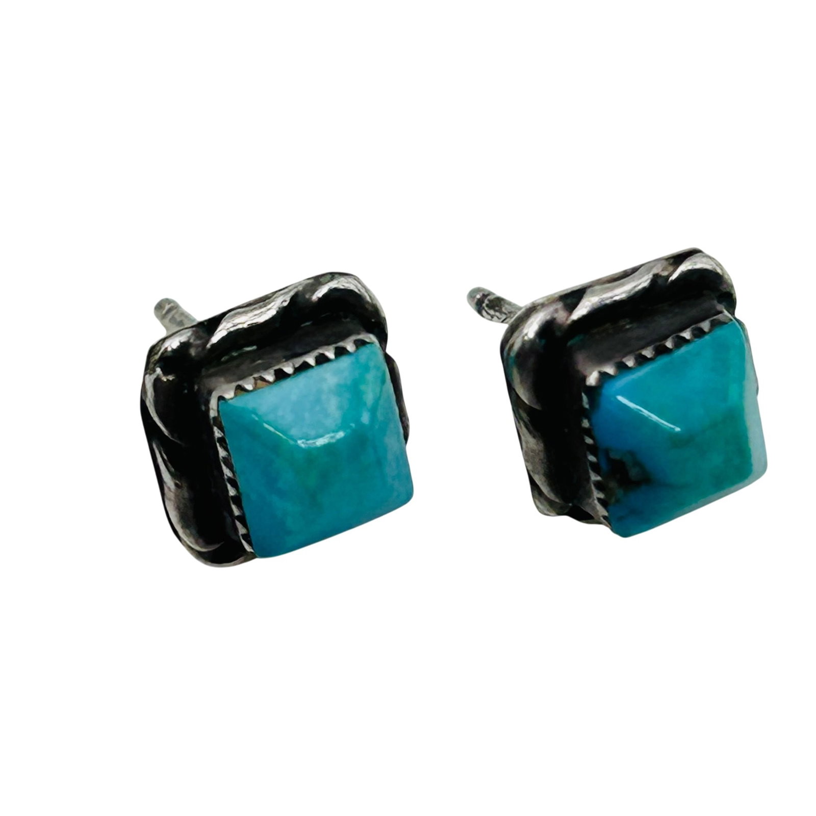 Navajo Sterling Turquoise Earrings: Navajo sterling turquoise earrings 1.6g