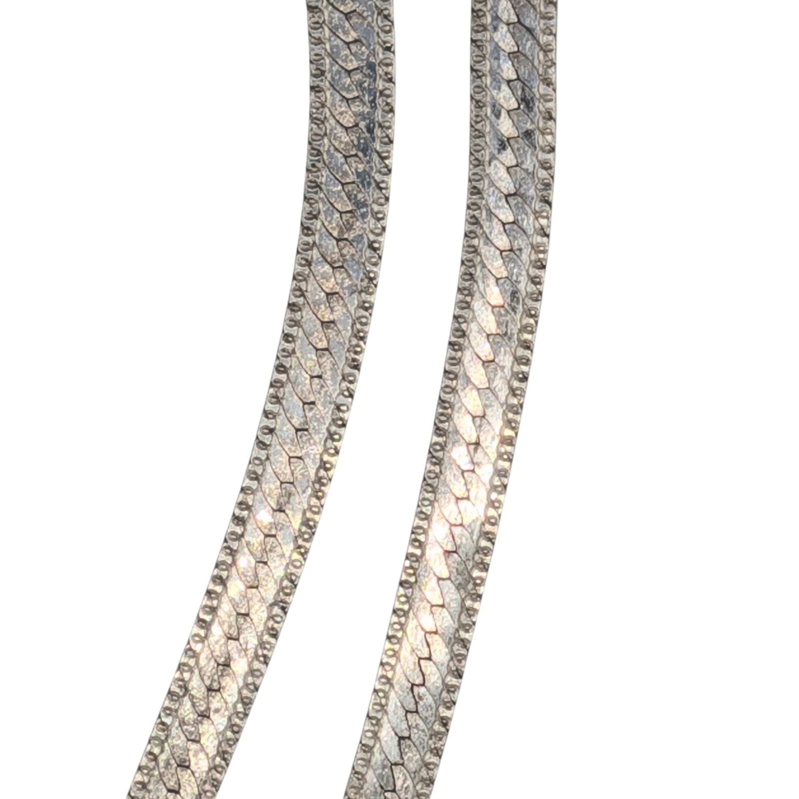 Signed Italy Sterling Silver Herringbone Flat Chain Necklace: Signed Italy Sterling Silver 5mm Herringbone Flat Chain Necklace. 18in Length. Signed Italy 925 PT. 9.1g