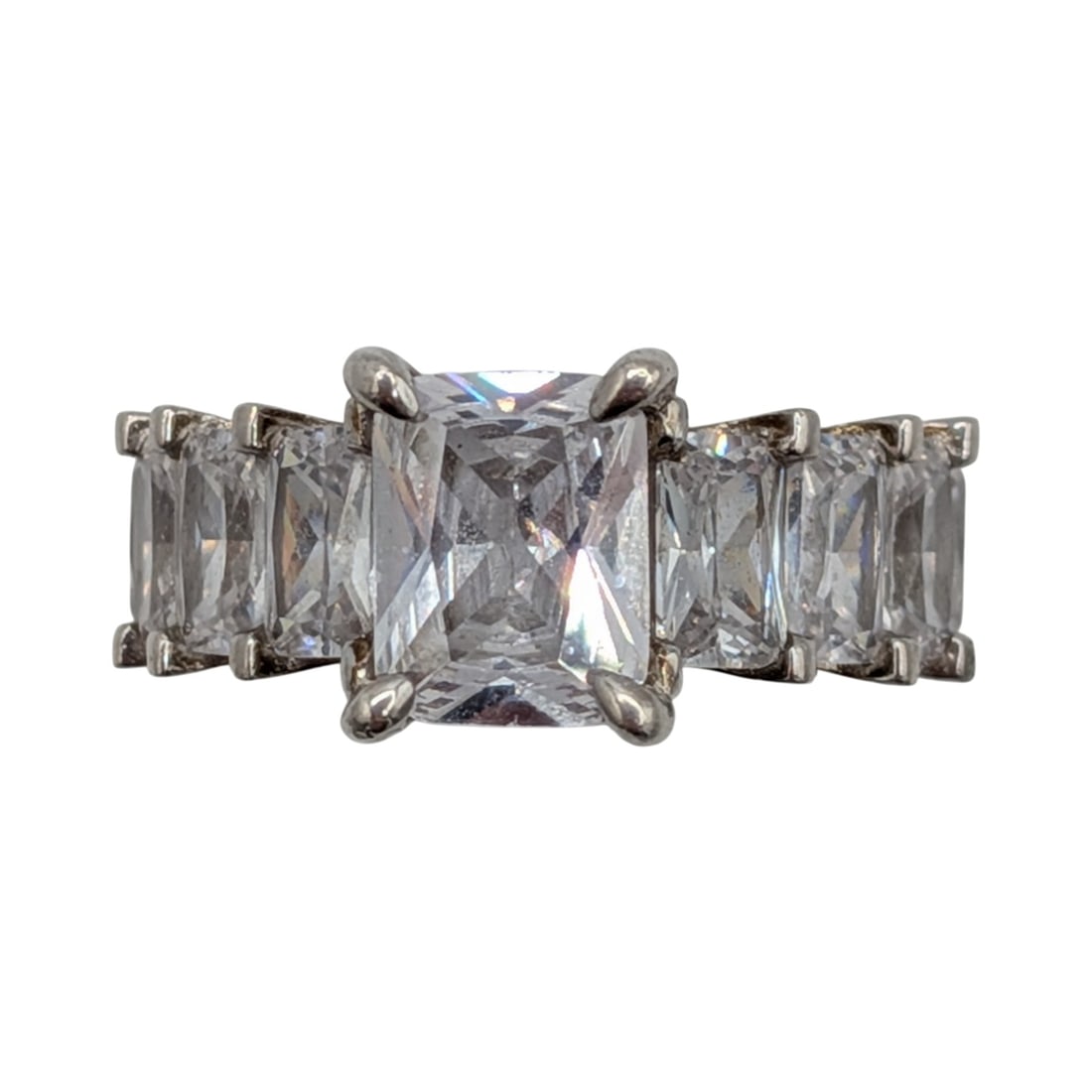 Jeulia Sterling Silver CZ Radiant Cut Solitaire Ring Size 6.25: Jeulia Sterling Silver, CZ Radiant Cut Solitaire Ring. Size 6.25. Signed Jeulia S925. 7.9g