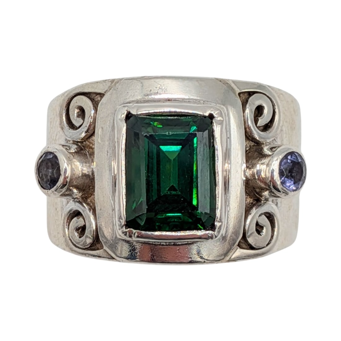 Sajen Sterling Silver Emerald Iolite 3 Stone Wide Band Ring Size 9: Sajen Sterling Silver, Emerald, Iolite 3 Stone Wide Band Ring. Size 9. Signed 925 Sajen. 13.4g