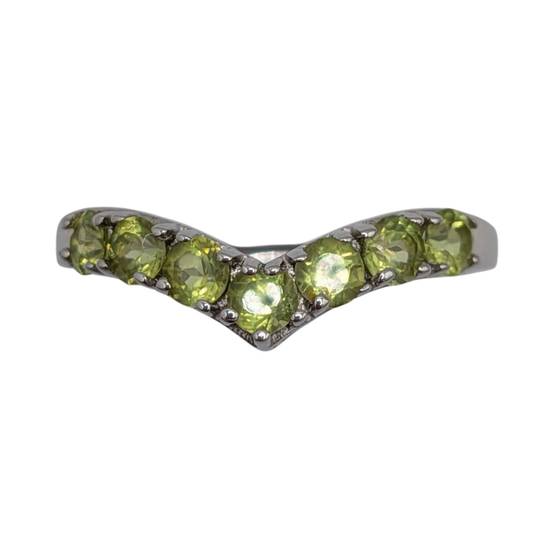 Signed Sterling Silver Peridot Chevron Band Ring Size 8.25: Signed Sterling Silver, Peridot Chevron Band Ring. Size 8.25. Signed wheel 925 India. 1.8g