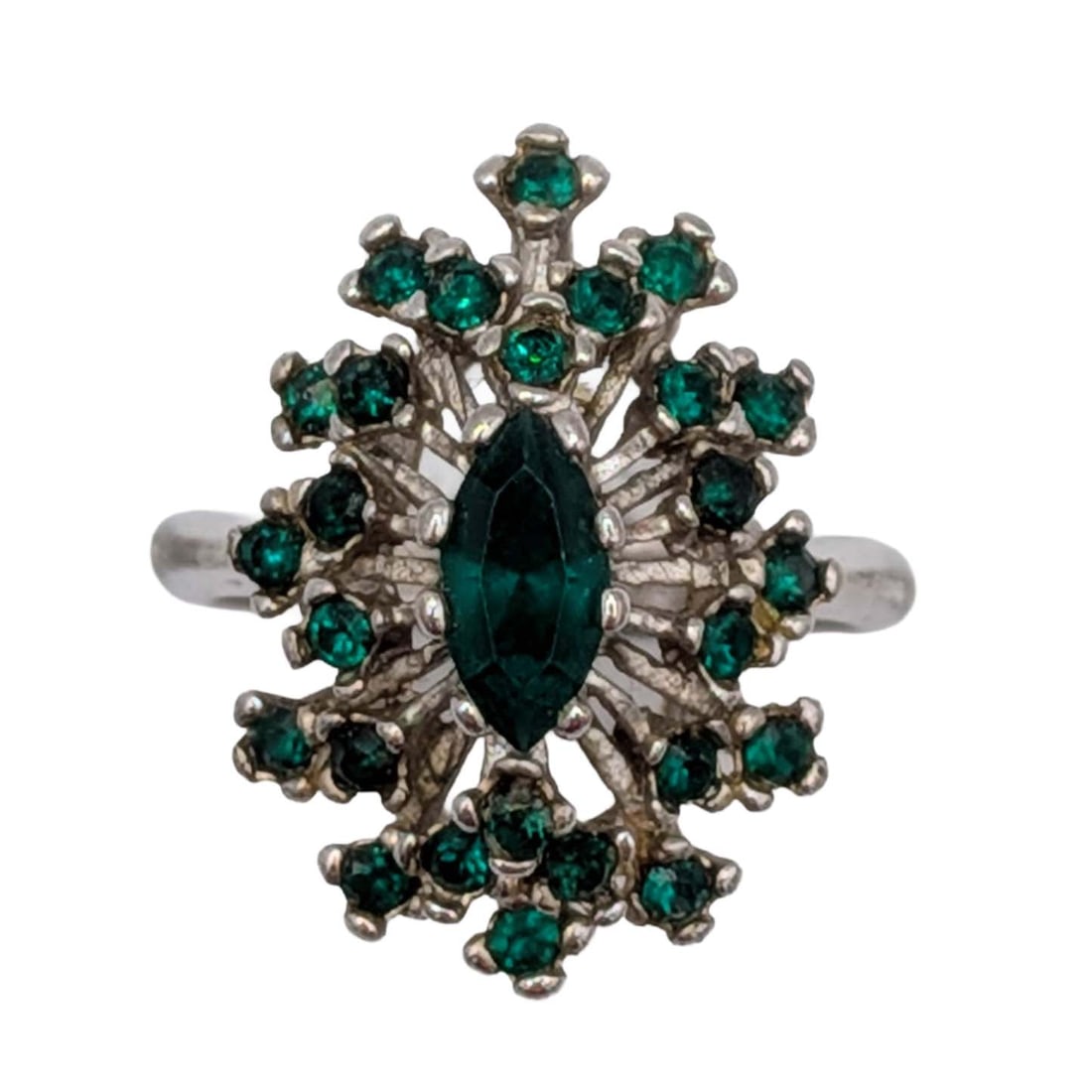 Vintage 18k White Gold Electroplated Green Rhinestone Ring Size 6: Vintage 18k White Gold Electroplated Metal, Green Rhinestone Cluster Ring. Size 6. Signed 18KGE X triangle symbol. 4.1g