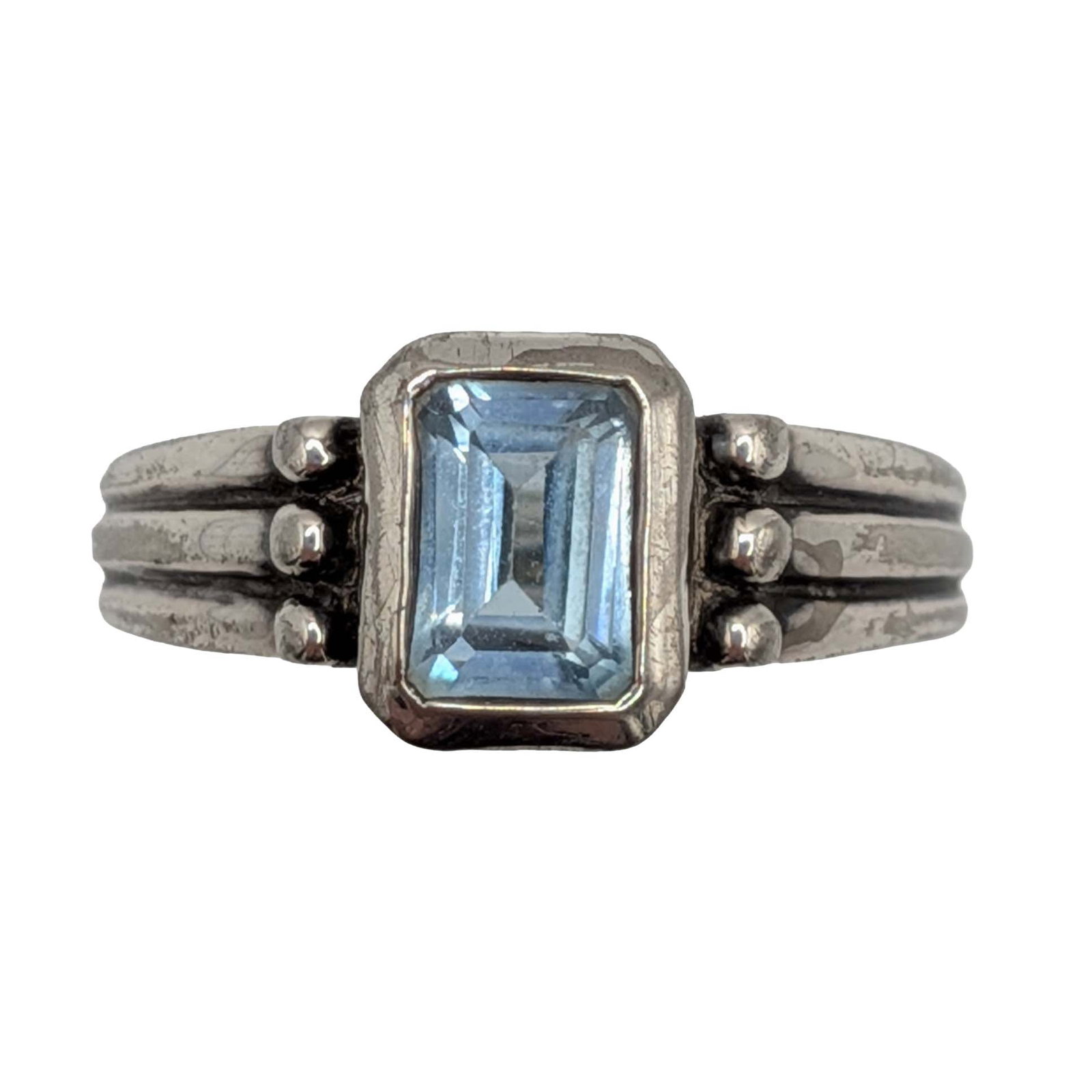 Signed Sterling Silver Blue Topaz Bezel Set Dot Ring Size 8: Signed Sterling Silver, Blue Topaz Bezel Set Dot Ring. Size 8. Signed AW 925 Thailand. 4.2g