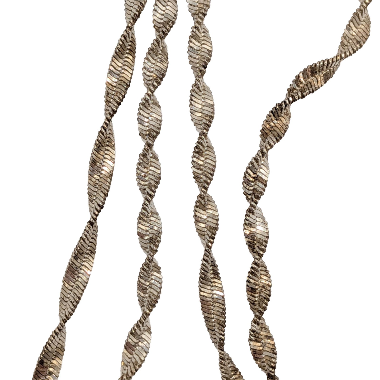 Signed Italy Sterling Silver Twisted Herringbone Chain Necklace: Signed Italy Sterling Silver Twisted Herringbone Chain Necklace. 18in Length. Signed SU in circle 925 Made In Italy. 7.8g