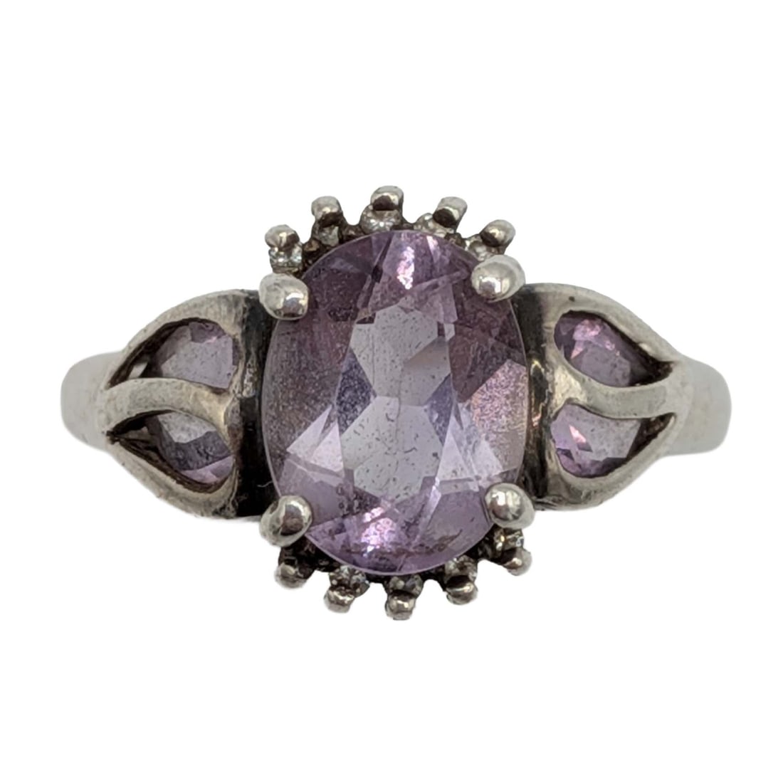 Signed Sterling Silver Oval Cut Amethyst Ring Size 6.75: Signed Sterling Silver Oval Cut Amethyst Shoulder Accent Ring. Size 6.75. Signed 925 F in shield. 3.3g