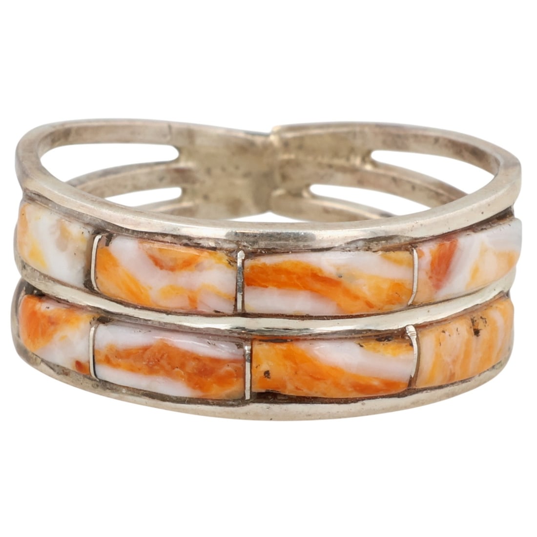 Debbie Johnson Navajo Sterling Spiny Oyster Ring Sz 8: Debbie Johnson Navajo Sterling Spiny Oyster Ring Sz 8 / 2.5g / Imperfections in shell, see photos / Unsigned. Artist attribution based on accompanying tag.