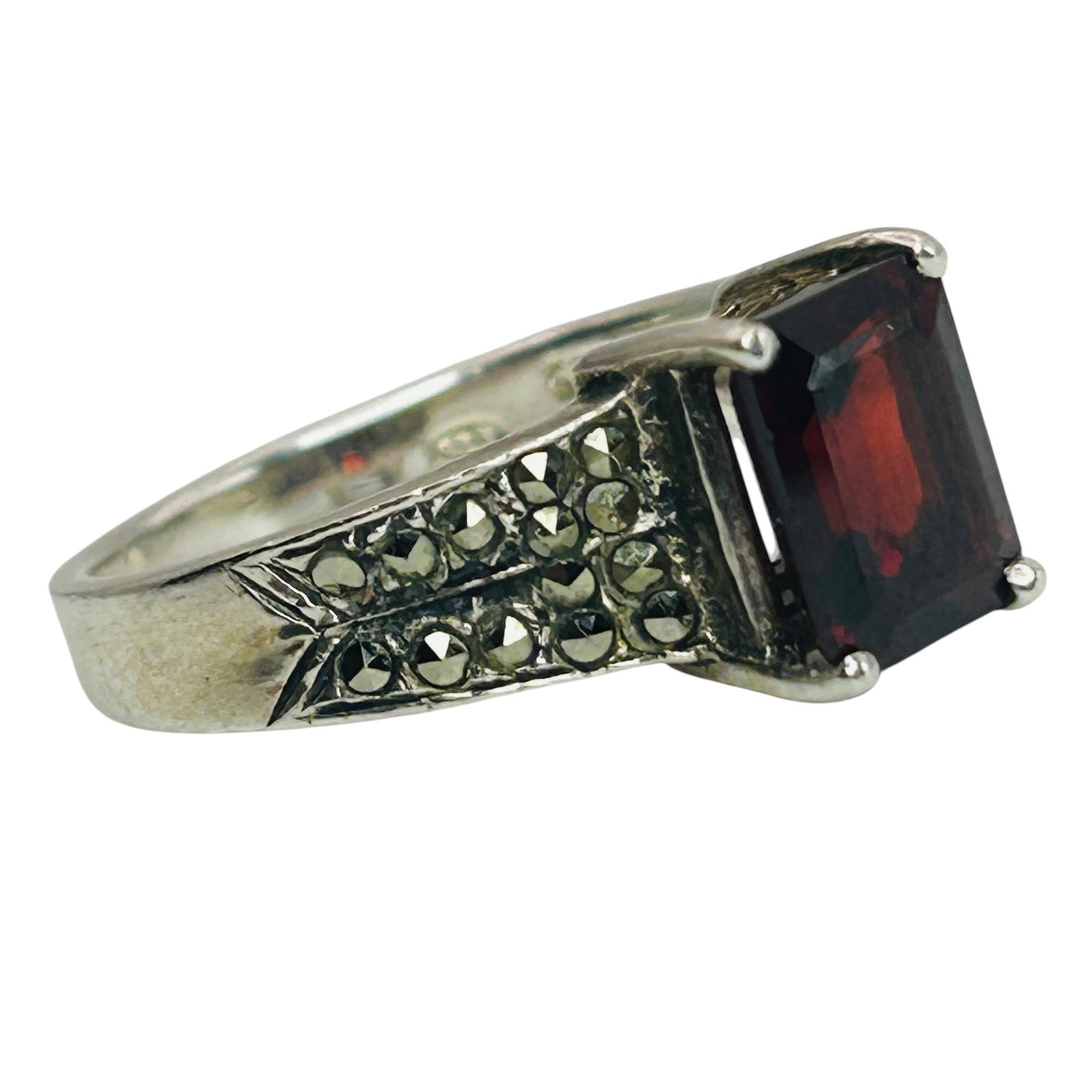 Sterling Garnet Marcasite Ring Sz 9: Sterling garnet marcasite ring 4.9g Sz 9