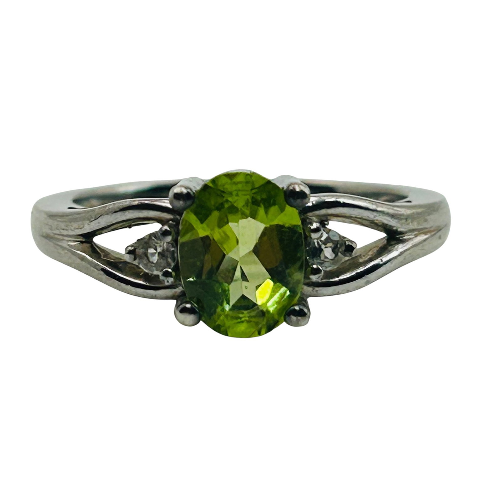 Signed Sterling Peridot Oval Ring Sz 7: Signed GSK Sterling peridot oval ring 3.3g Sz 7