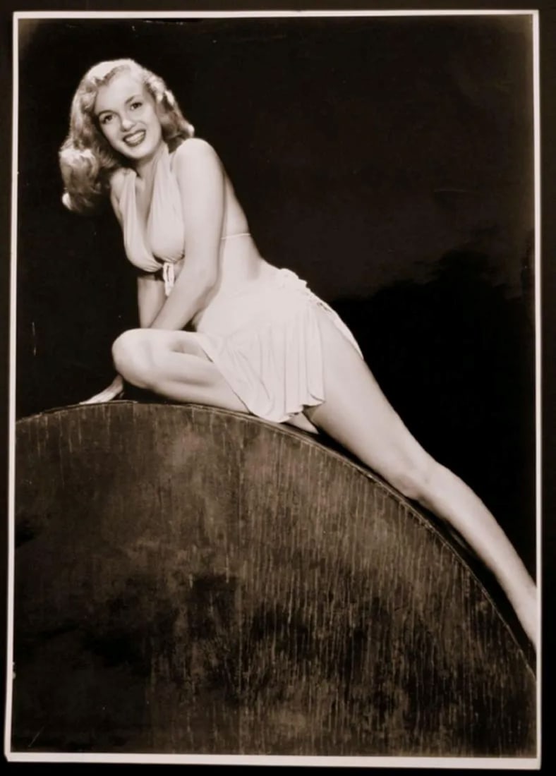 Marilyn Monroe photograph, B&W, signed, gelatin print. (1 of 2)