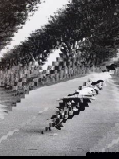 Elliott Erwitt, hand signed photograph: Photograph, CA 15x15cm, Erwitt was one of the most important artist of the 20th as Andy Warhol, Roy Lichtenstein, Banksy or Basquiat.