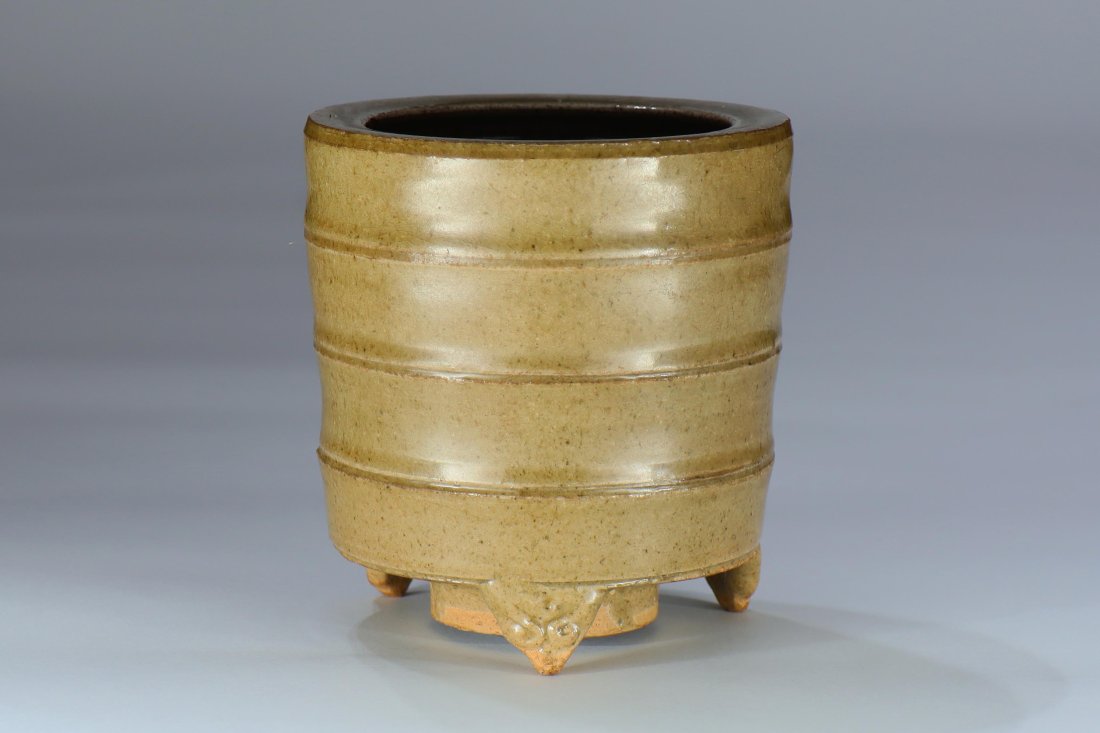 A Long Quan kiln porcelain incense burner (1 of 7)