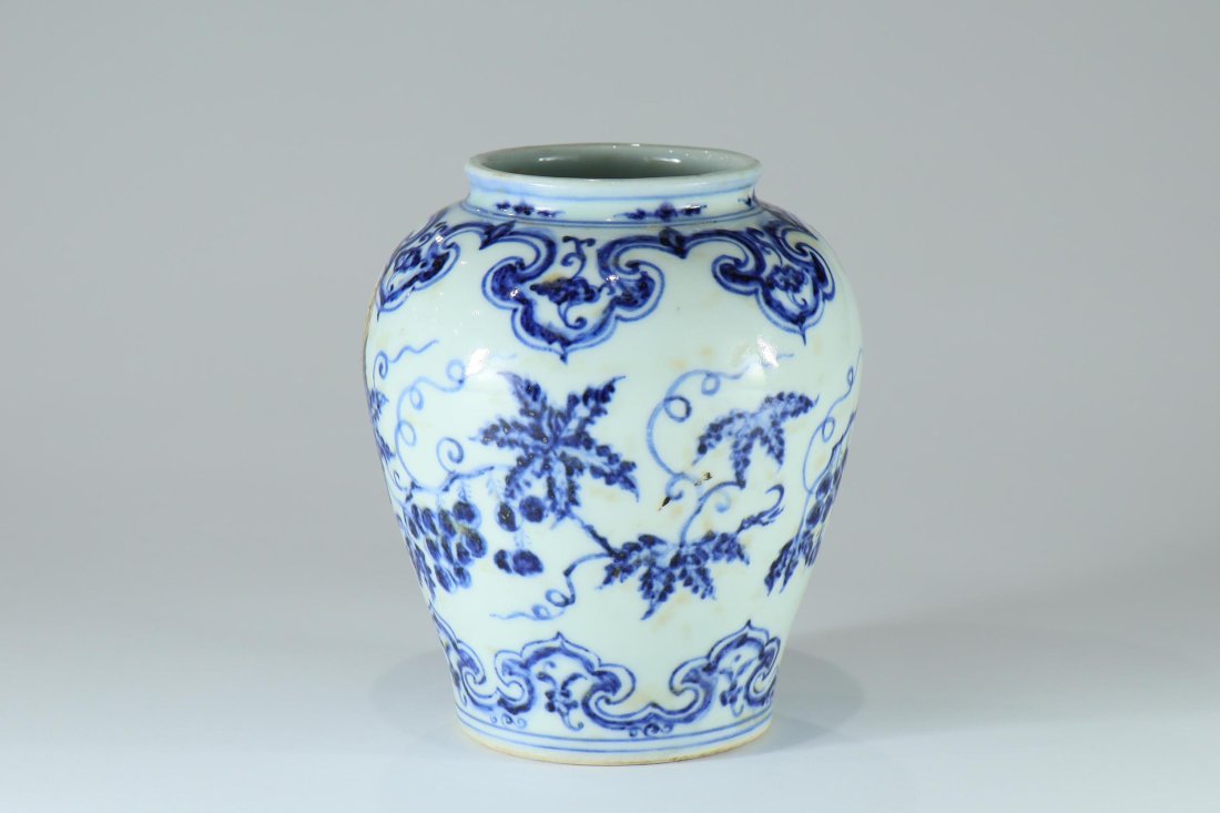 A small blue and white porcelain jar: A small blue and white porcelain jar decorated with squirrel and grape patterns.