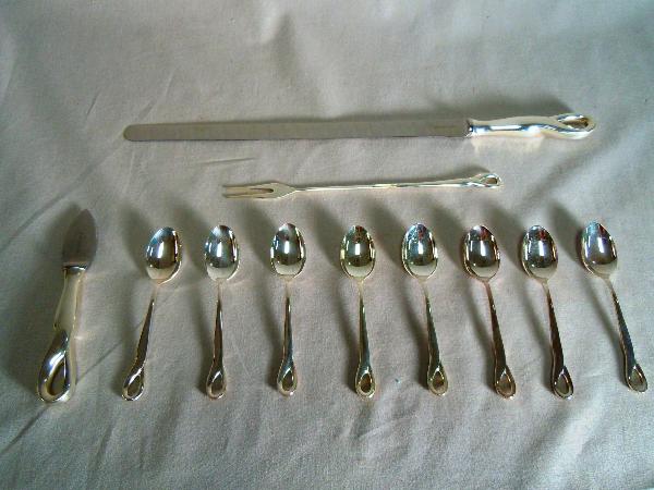 Tiffany and Co. Sterling , Elsa Peretti, "Padova": Selection of Elsa Peretti for Tiffany sterling silver flatware in the Padova pattern, 17 pieces: comprising of one serving fork, one oyster opener, eight teaspoons, one pastry cutter and six hors d' o