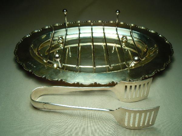 William Hutton & Sons Sterling Silver Asparagus: Sterling silver asparagus tray and tongs, hallmarks for Sheffield 1923. Total gross weight: 25 T.O.