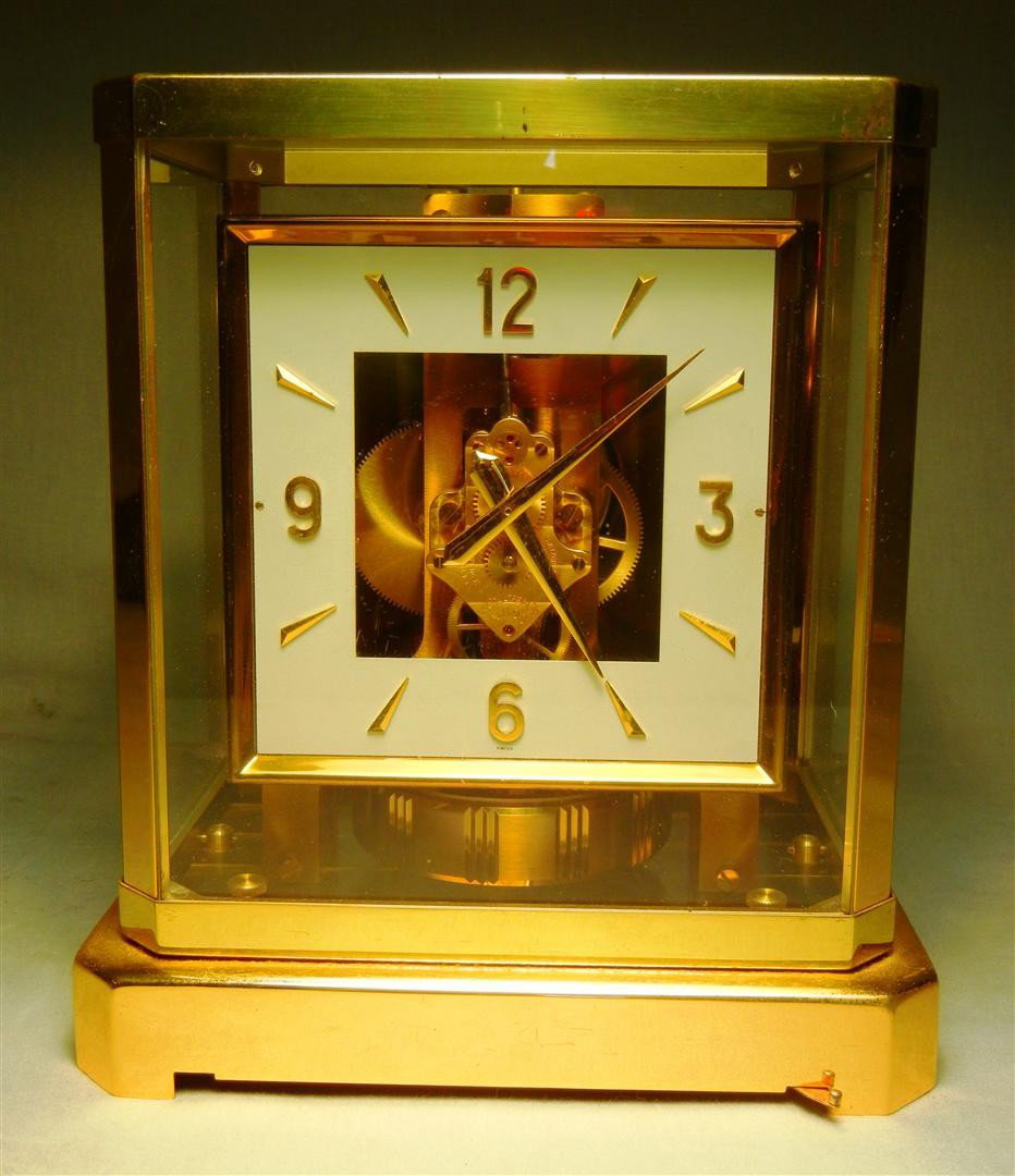 Vintage Atmos Jaeger LeCoultre Brass & Glass Clock: Vintage Atmos Jaeger LeCoultre brass and glass clock measuring 9 1/2" x 7 1/2" x 5 1/2"