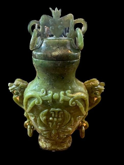 Chinese Spinach jade vase with lion handles (1 of 8)