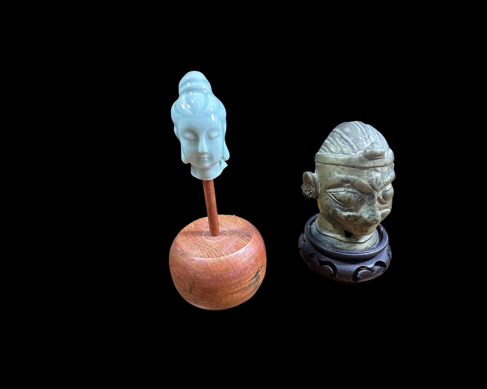 Tiny celadon porcelain head along with bronze head of indian deity (1 of 5)