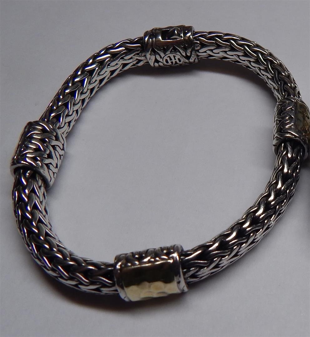 John Hardy Sterling Chainlink and 22k Gold Mens: A John Hardy sterling chainlink and 22k gold mens bracelet.