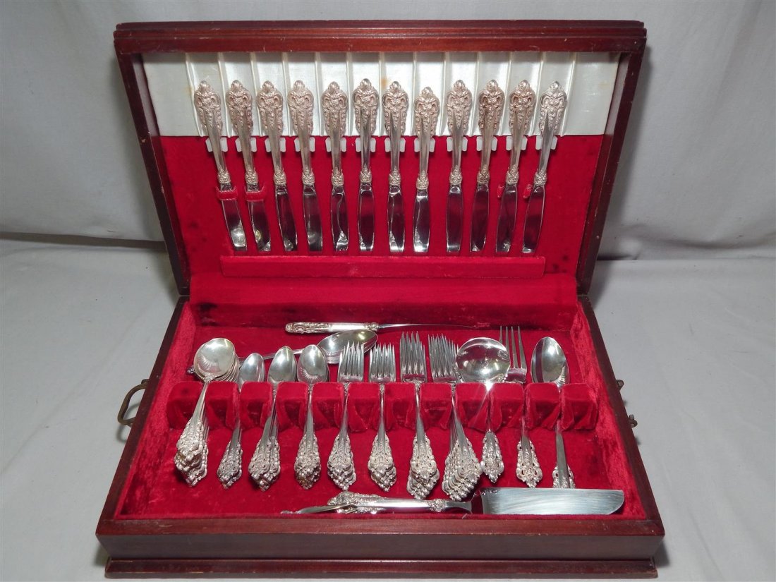 76 Piece Wallace Grand Baroque Flatware Set: A 76 piece sterling silverware set of Wallace Grand Baroque flatware set. Total weight: 103.44 ozt.