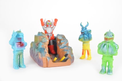 Bullmark Denjin Zaboger Vinyl Base and Robot Playset