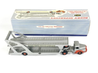 Space Age Service Livraison 39A Car Hauling Tractor/Trailer Diecast Truck