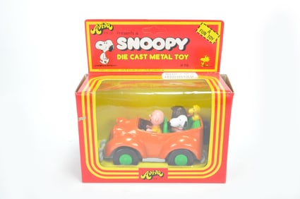 Lovable Snoopy and Friends Diecast Car near new in Box