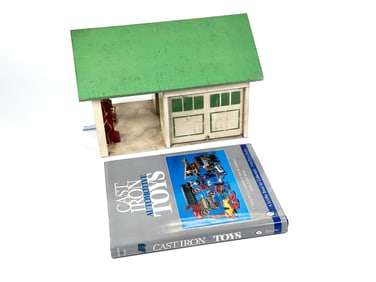 Stunning Gasoline and Motor Oils Arcade Toys Cast Iron Pump Toy