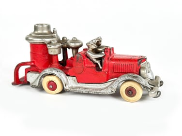 Hubley Fire Engine Cast Iron from 1930s.