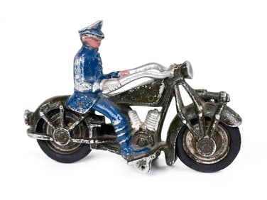 Hubley Style Motorcycle Cop in Aluminium