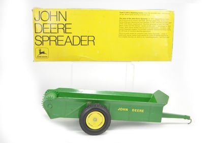 ERTL No. 534 John Deere Spreader Boxed 1/16