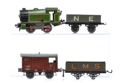 Hornby LNER 2900 Train Set