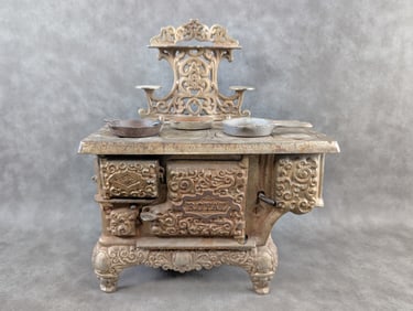 Antique Royal Cast Iron Toy Salesman Sample Stove