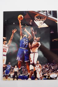 Derek Strong No. 33 AUTOGRAPHED 8 x 10 Color Photograph Orlando Magic w/COA