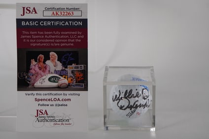 Willie Davenport AUTOGRAPHED Golf Ball, in Case w/COA