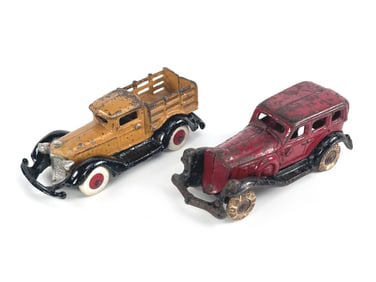 A.C. Williams ca. 1933 Yellow Cast Iron Stake Truck and Packard